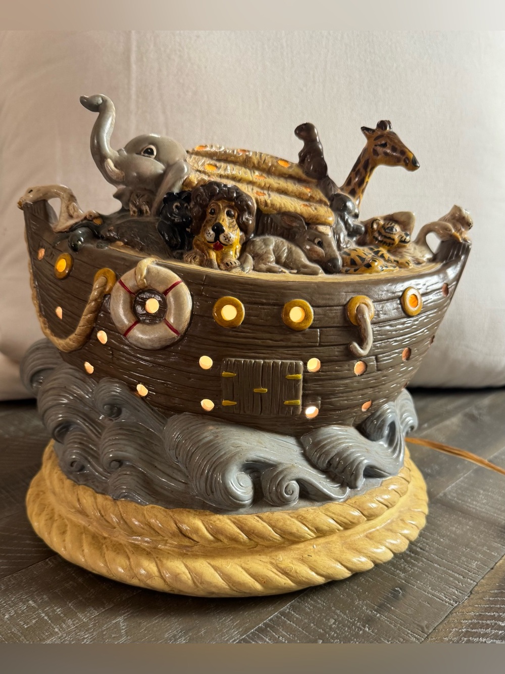 Vintage 1973 Atlantic Mold Noah’s Ark Lighted Ceramic Lamp Decor this is a rare!